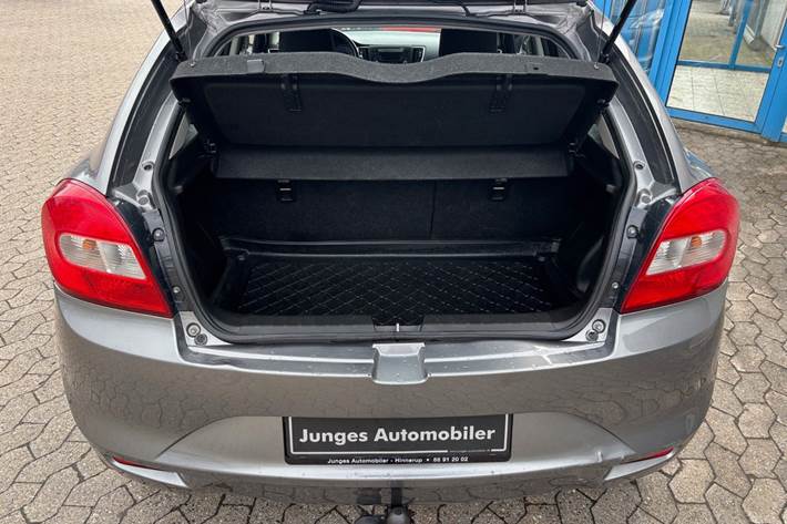 Grå Suzuki Baleno fra 2017