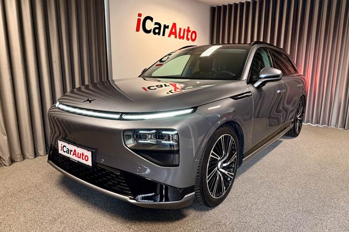 Grå Xpeng G9 fra 2023