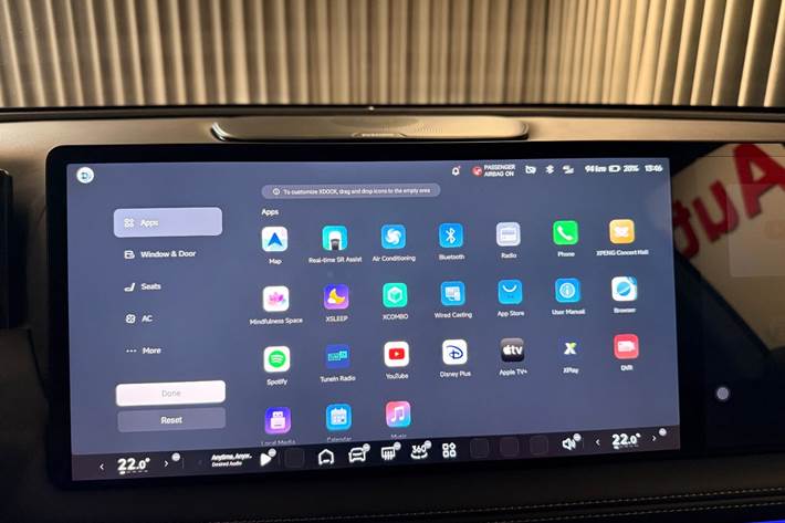 Grå Xpeng G9 fra 2023