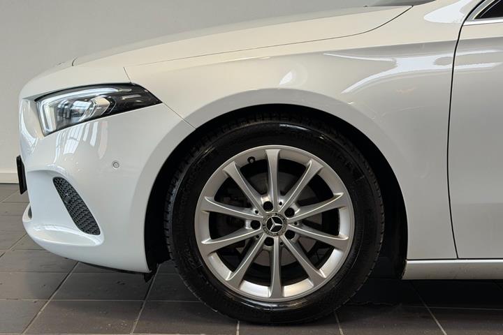 Hvid Mercedes A180 d fra 2018