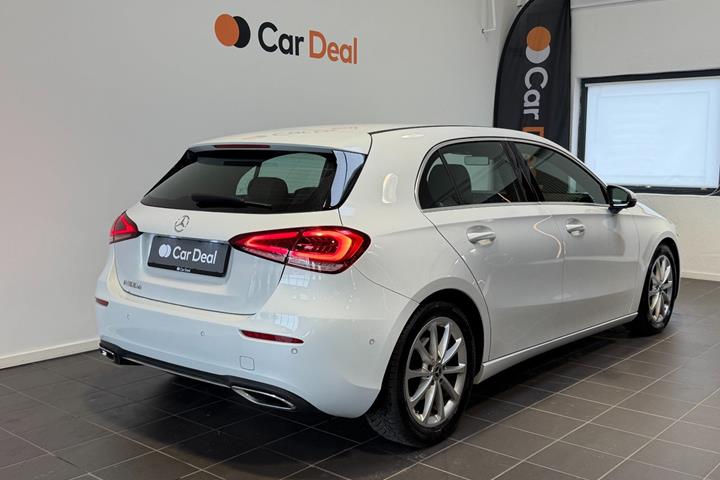 Hvid Mercedes A180 d fra 2018