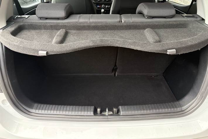 Hvid Hyundai i10 fra 2021