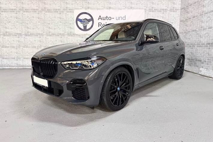 Grå BMW X5 fra 2022