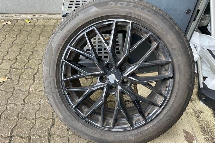 Blå BMW iX3 fra 2021