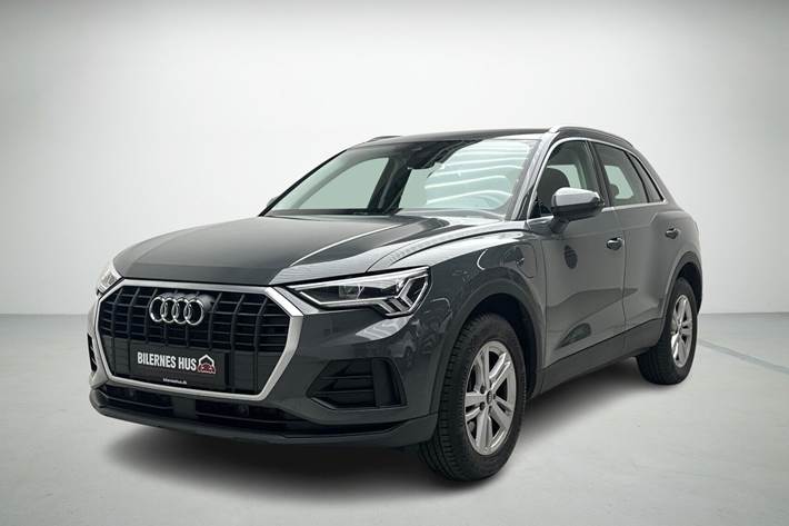 Grå Audi Q3 fra 2021 set udefra