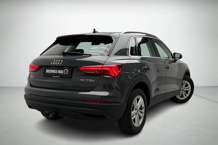 Grå Audi Q3 fra 2021