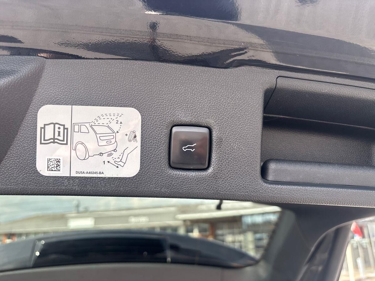 Sort Ford Kuga fra 2020