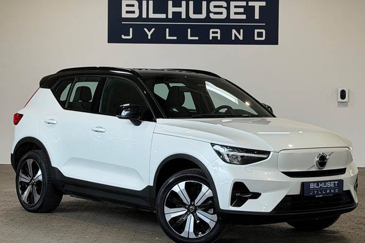 Hvid Volvo XC40 fra 2023 set udefra