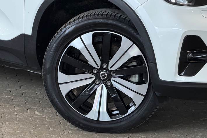 Hvid Volvo XC40 fra 2023