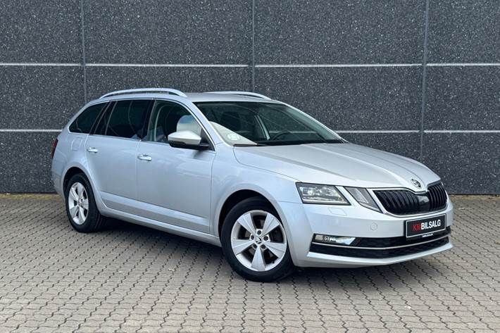 Sølv Skoda Octavia fra 2018 set udefra