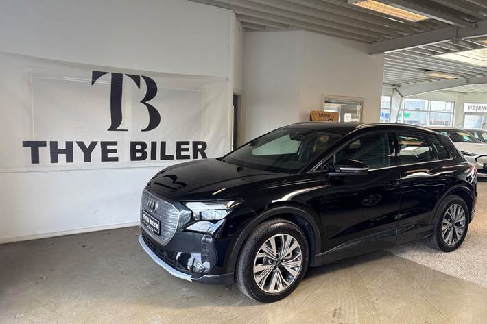 Sort Audi Q4 e-tron fra 2023 set udefra