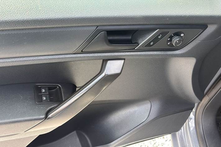 Grå VW Caddy fra 2017