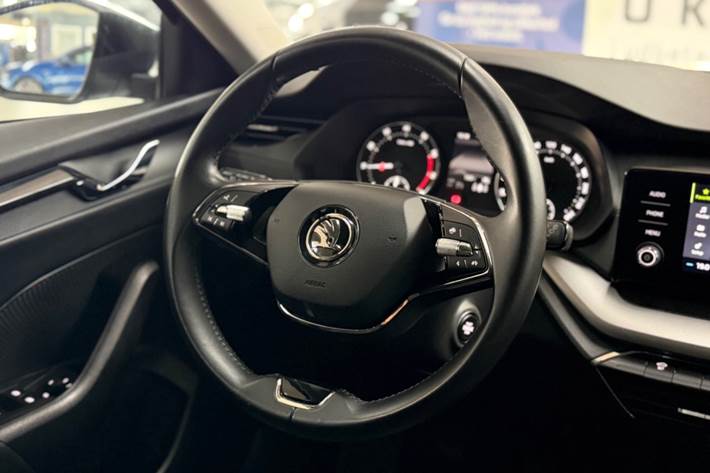 Grå Skoda Octavia fra 2021