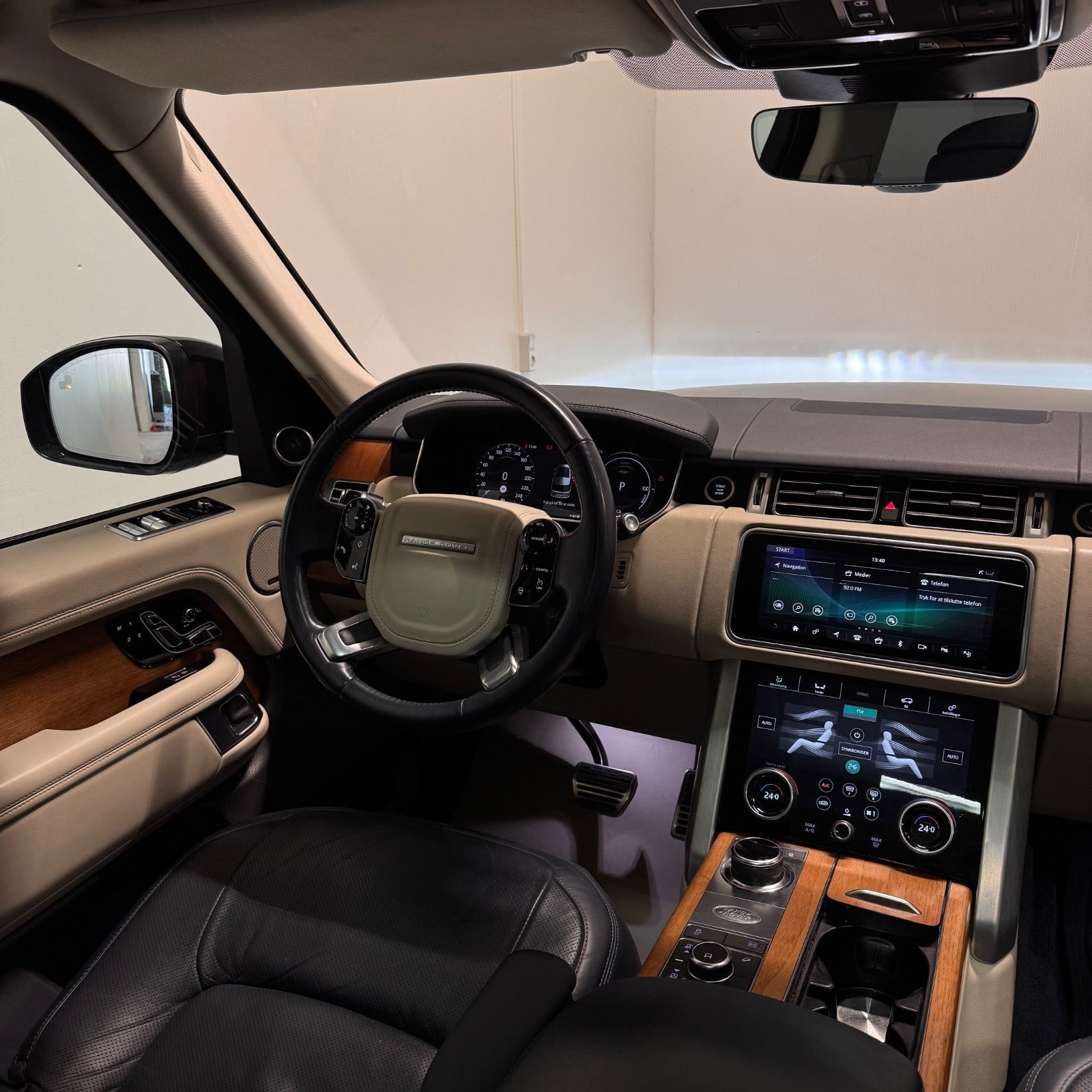 Blå Land Rover Range Rover fra 2018
