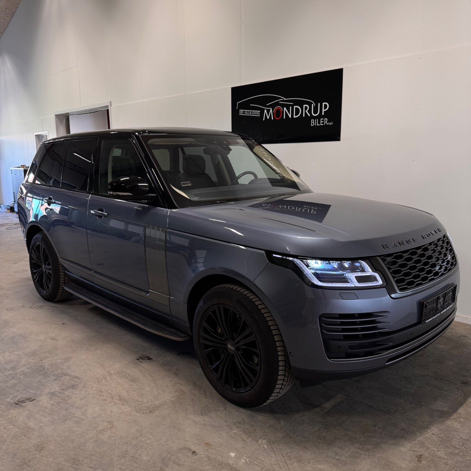Blå Land Rover Range Rover fra 2018