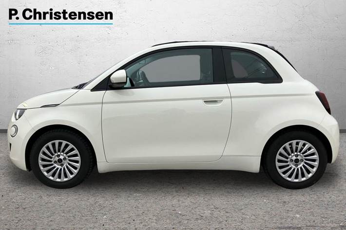 Hvid Fiat 500e fra 2023