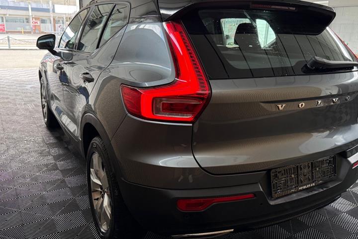 Grå Volvo XC40 fra 2019