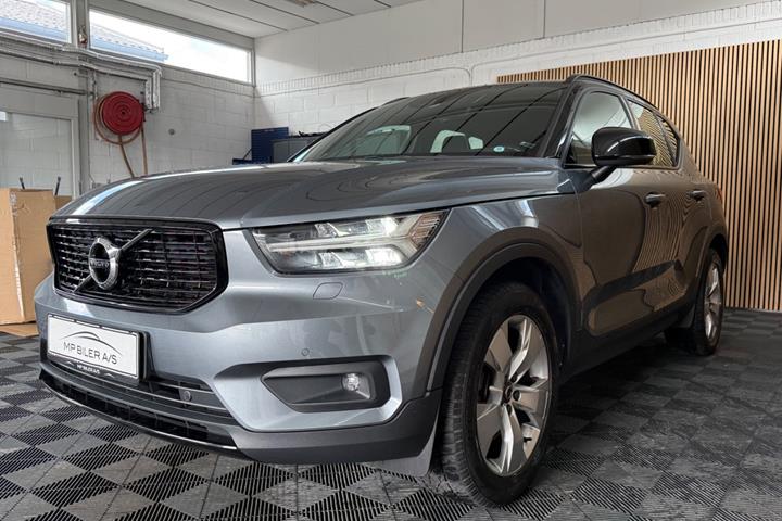 Grå Volvo XC40 fra 2019