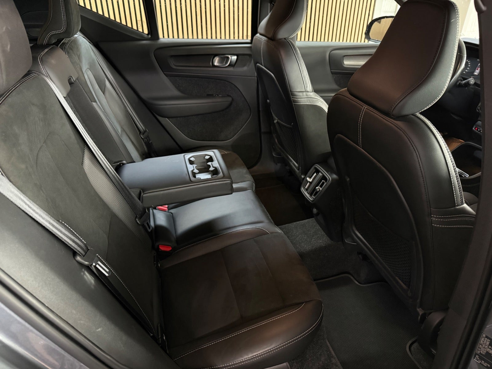 Grå Volvo XC40 fra 2019