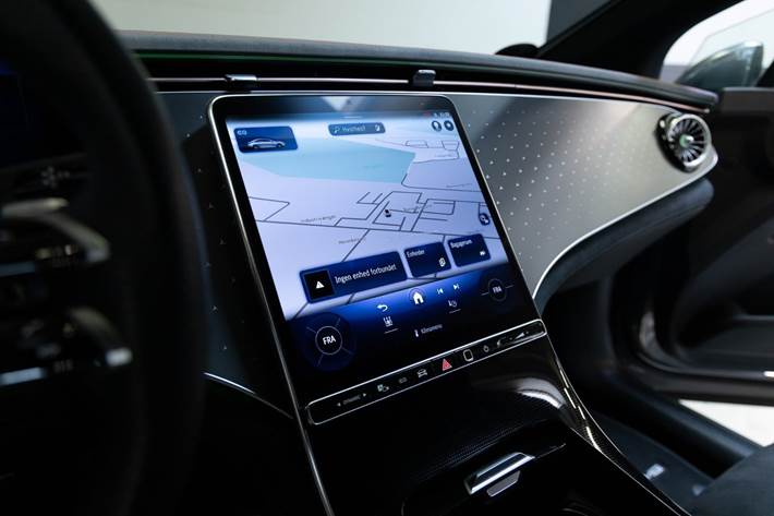 Grå Mercedes EQE350 fra 2024