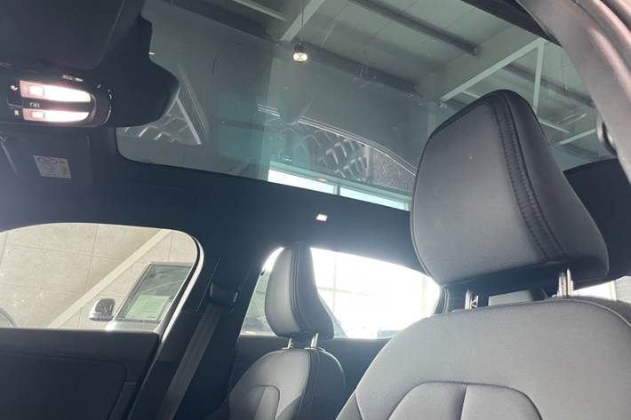 Beige Polestar 2 fra 2023