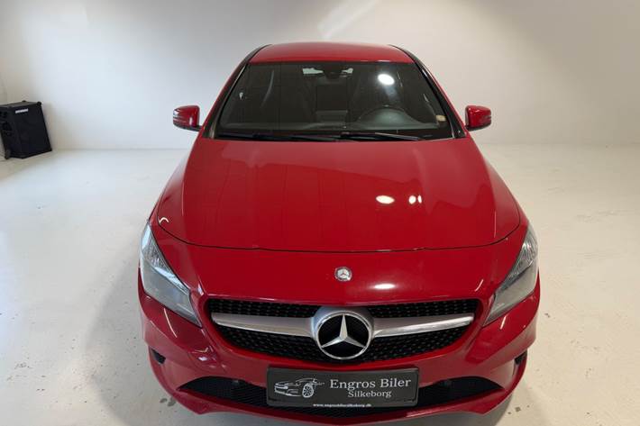 Rød Mercedes CLA200 d fra 2016