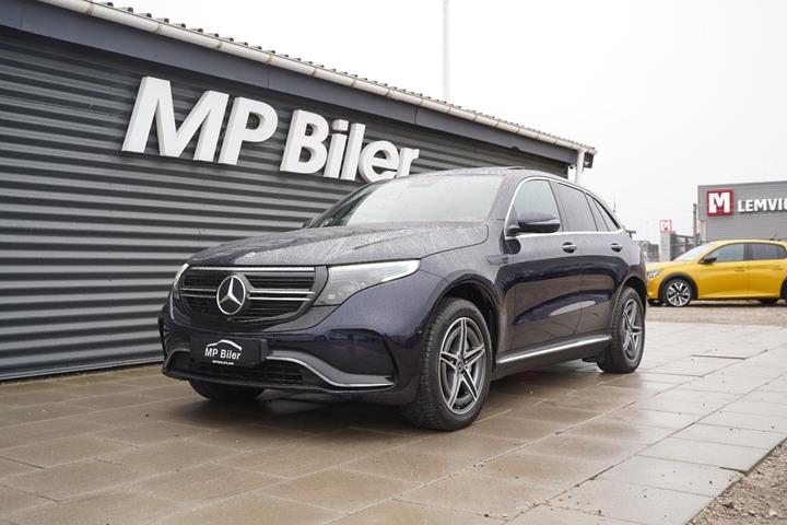 Blå Mercedes EQC400 fra 2022 set udefra