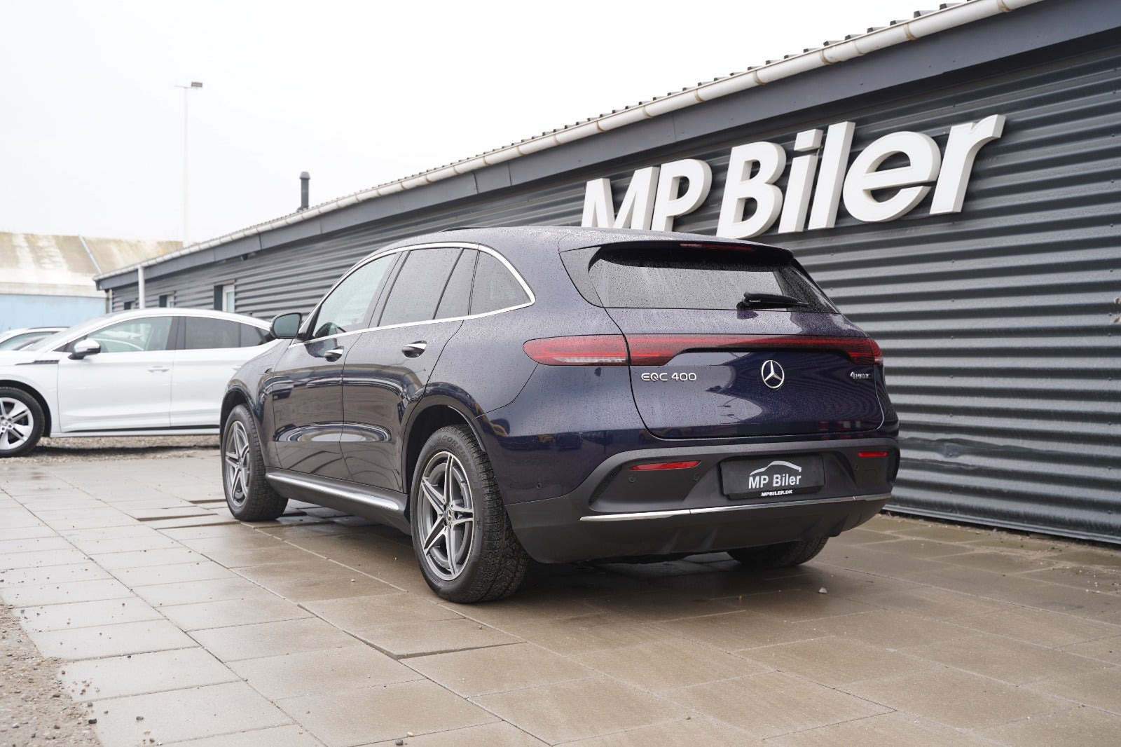 Blå Mercedes EQC400 fra 2022