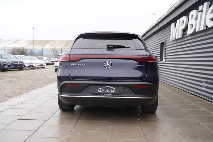 Blå Mercedes EQC400 fra 2022