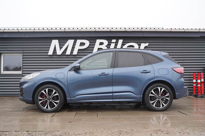 Blå Ford Kuga fra 2020