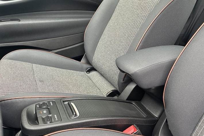 Blå Fiat 500e fra 2022