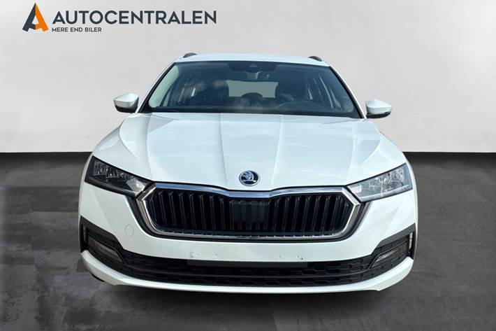Hvid Skoda Octavia fra 2021