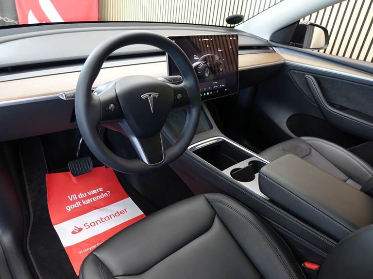 Tesla Model Y Long Range AWD