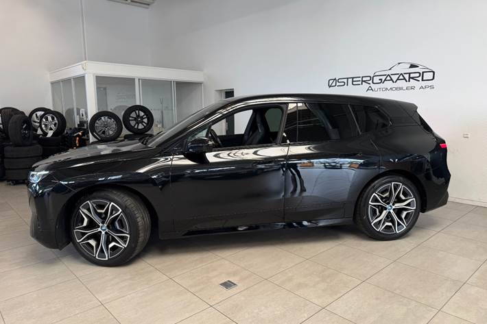 Sort BMW iX fra 2023