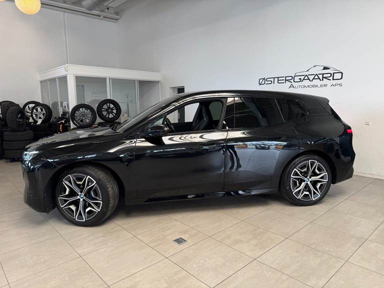 BMW iX xDrive40 Fully Charged