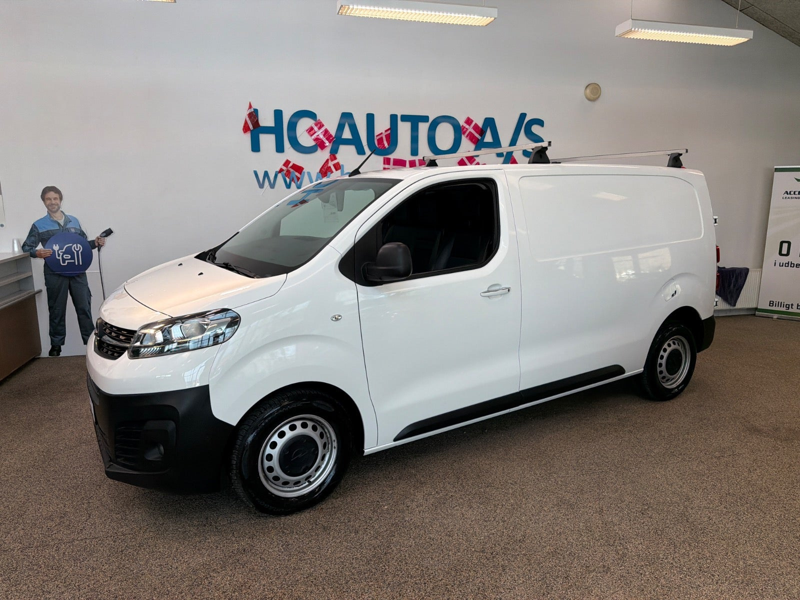 Hvid Opel Vivaro fra 2022