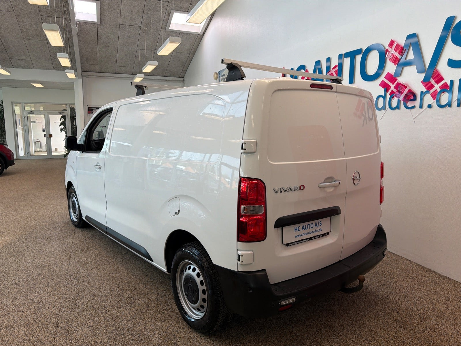 Hvid Opel Vivaro fra 2022