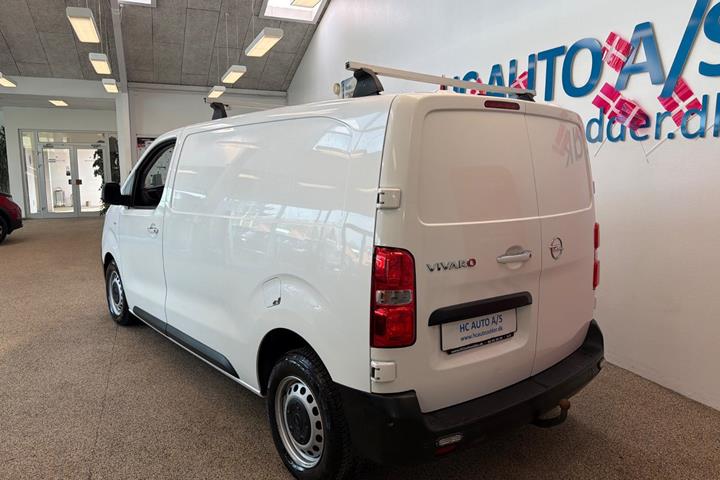 Hvid Opel Vivaro fra 2022