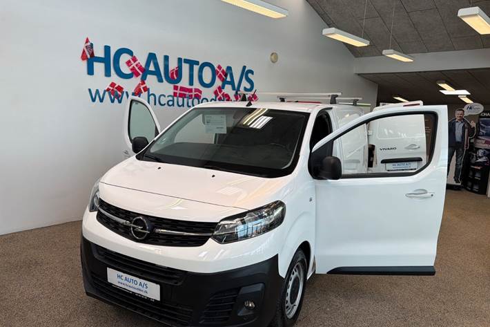 Hvid Opel Vivaro fra 2022