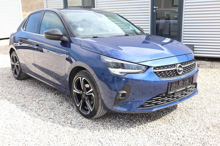 Blå Opel Corsa fra 2021 set udefra