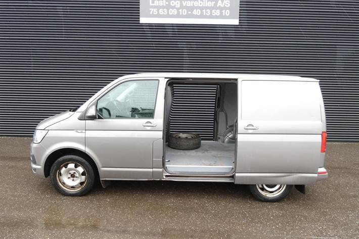 Sølv VW Transporter fra 2019