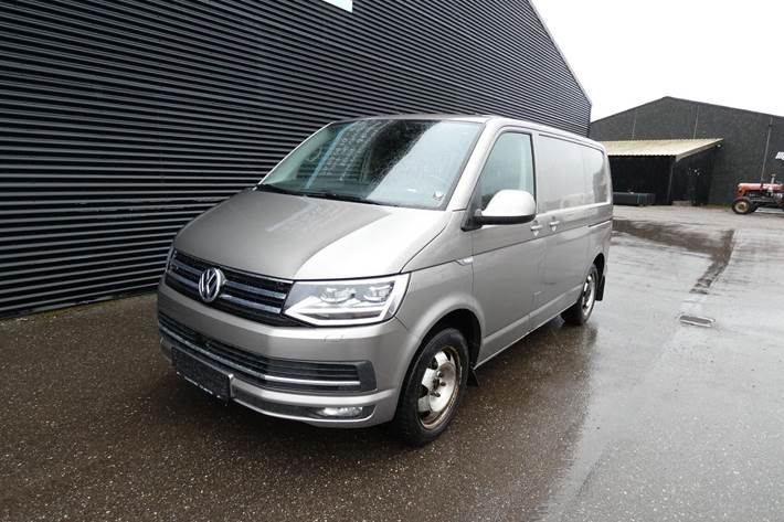 Sølv VW Transporter fra 2019