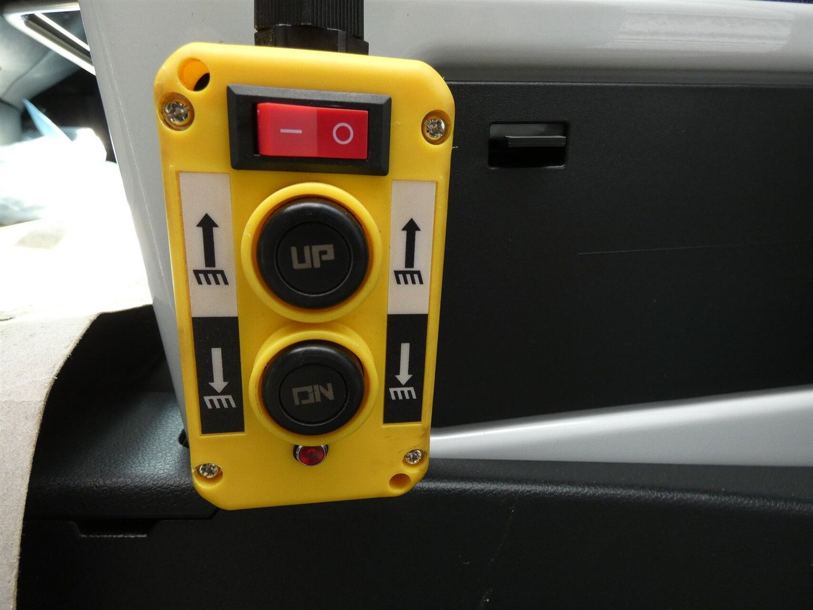 Hvid Mercedes Sprinter 317 fra 2026
