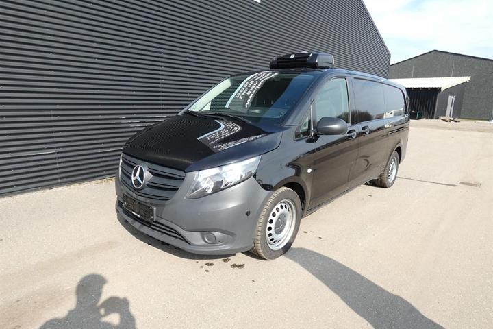 Sort Mercedes Vito 114 fra 2022