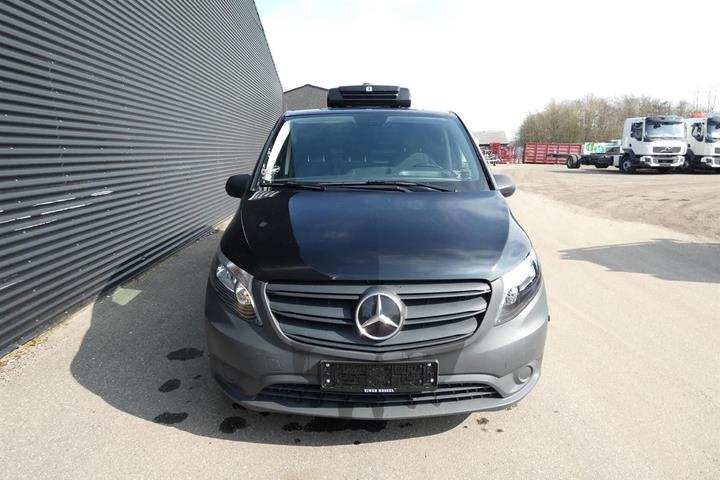 Sort Mercedes Vito 114 fra 2022