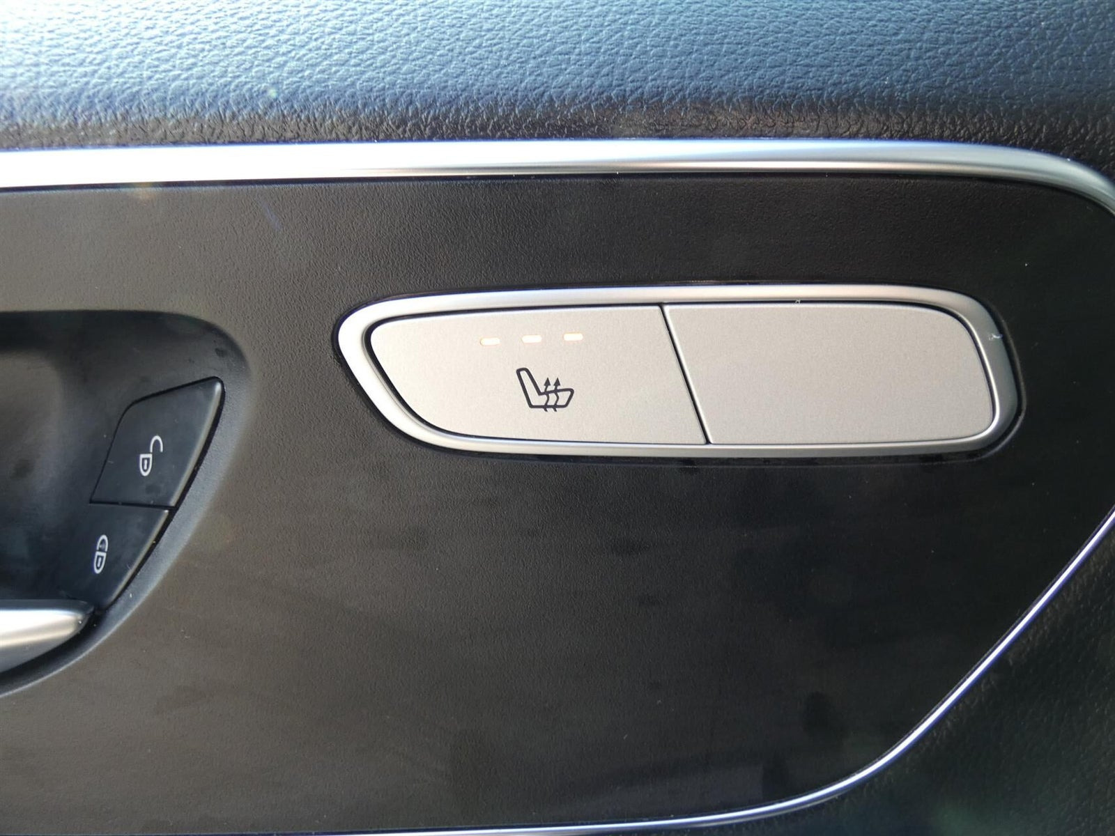 Sort Mercedes Vito 114 fra 2022