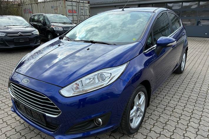 Blå Ford Fiesta fra 2014