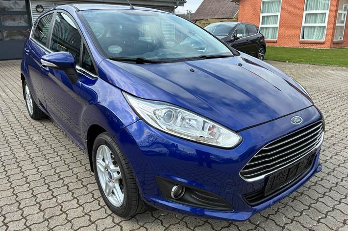 Blå Ford Fiesta fra 2014