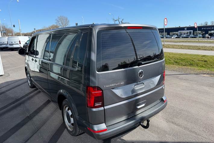 Gul VW Transporter fra 2021