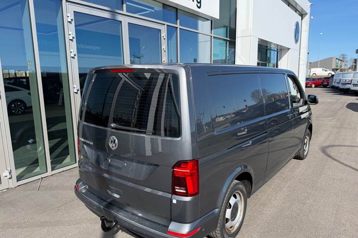 Gul VW Transporter fra 2021